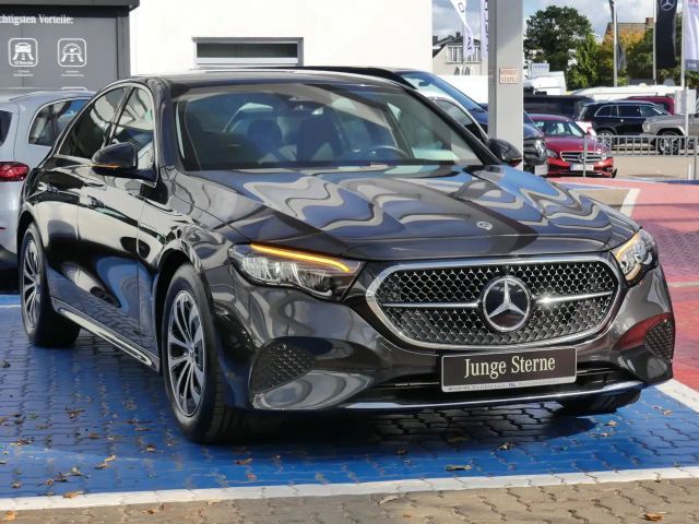 Mercedes-Benz E 200 AVANTGARDE Sedan