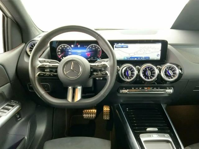 Mercedes-Benz B 200 AMG Line