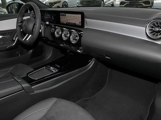 Mercedes-Benz CLA 200 AMG Line