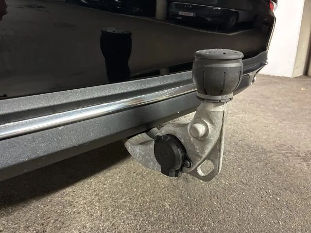 Mercedes-Benz C 220 C 220 d Sedan