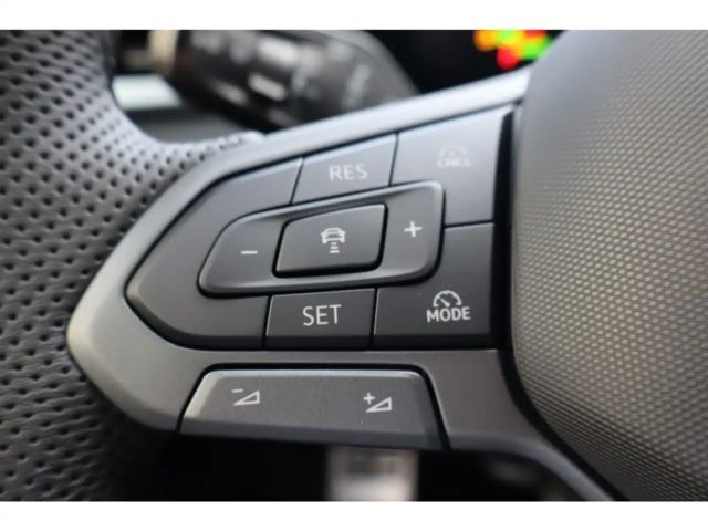 Volkswagen T-Roc 1.5 eTSI IQ.Drive R-Line Style