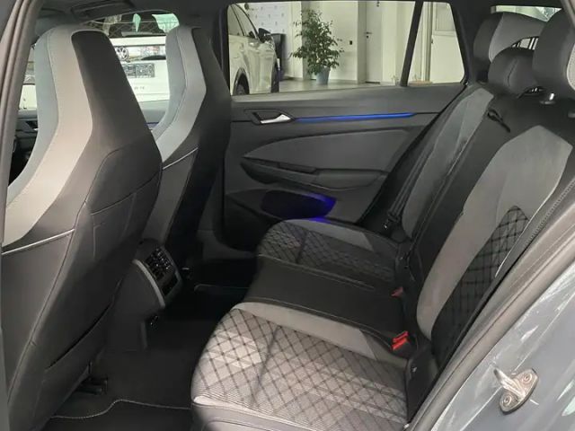 Volkswagen Golf 1.5 eTSI R-Line Style