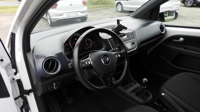 Volkswagen up! Active