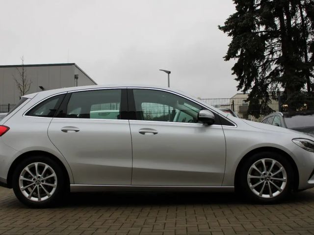 Mercedes-Benz B 180 Sedan