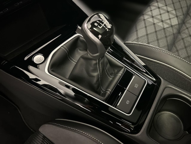 Volkswagen Golf 1.5TSI Navi LED-Matrix Anschlussgar