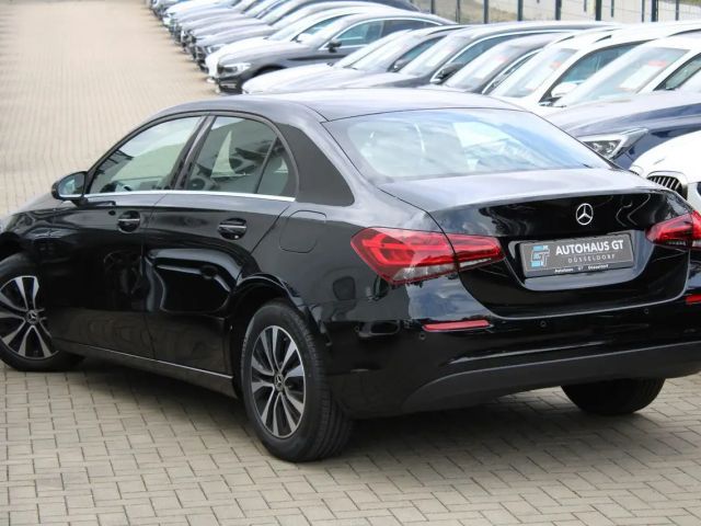 Mercedes-Benz A 200 A 200 d