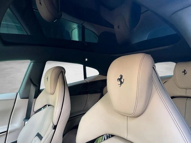 Ferrari Purosangue Celeste Met. - Panorama -Massage Sitze vorn