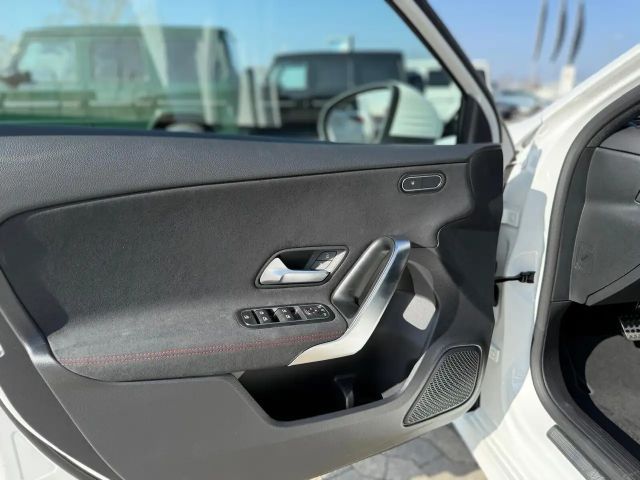 Mercedes-Benz A 180 AMG Line