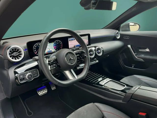 Mercedes-Benz CLA 200 AMG Line Coupé