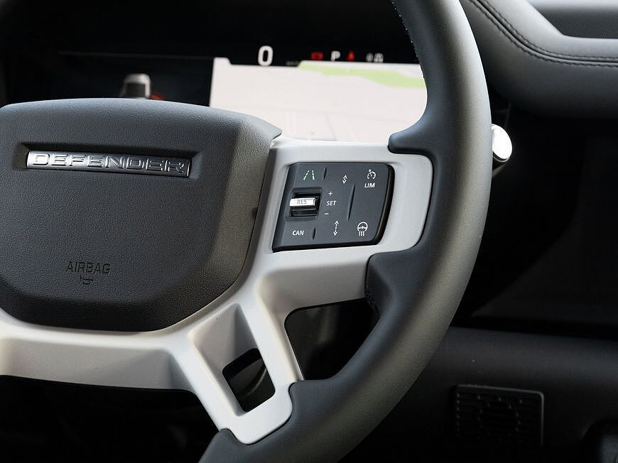 Land Rover Defender 110 Dynamic SE