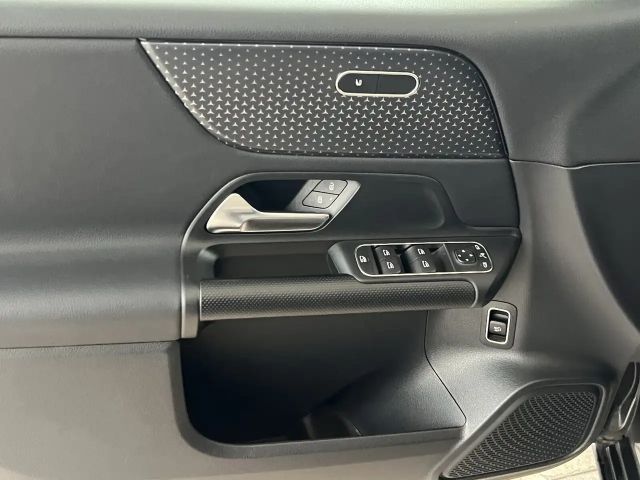 Mercedes-Benz B 180 B 180 d