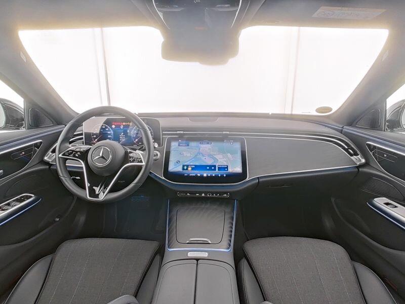 Mercedes-Benz E 200 AVANTGARDE Sedan