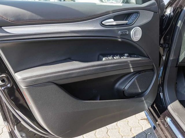 Alfa Romeo Stelvio AT8 Q4 Turbo