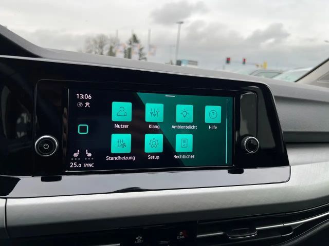 Volkswagen Golf Life Variant