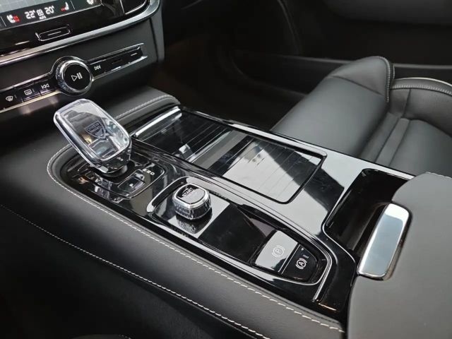 Volvo V90 AWD Dark Plus T6