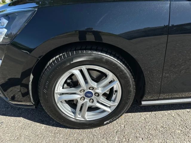 Ford Focus Cool & Connect