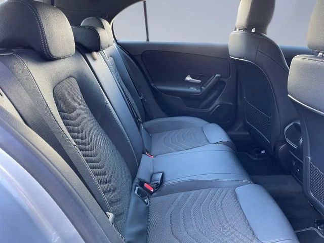 Mercedes-Benz A 180 A 180 d