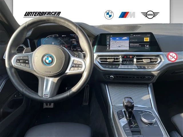 BMW 330 330e M-Sport xDrive