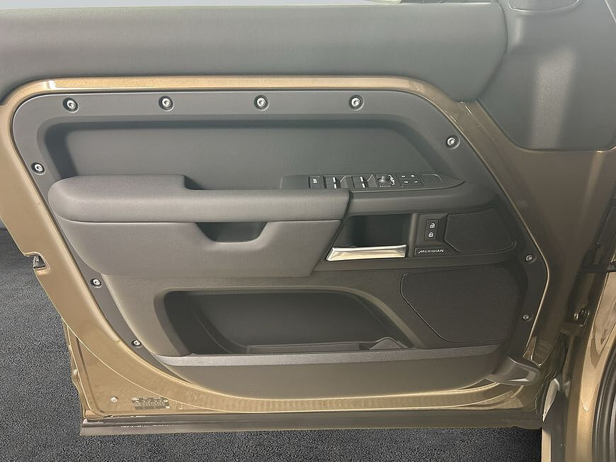 Land Rover Defender 110 Dynamic SE