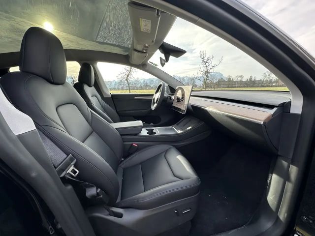 Tesla Model Y Long Range