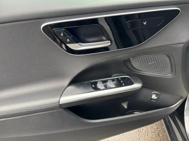 Mercedes-Benz C 180 AVANTGARDE Sedan