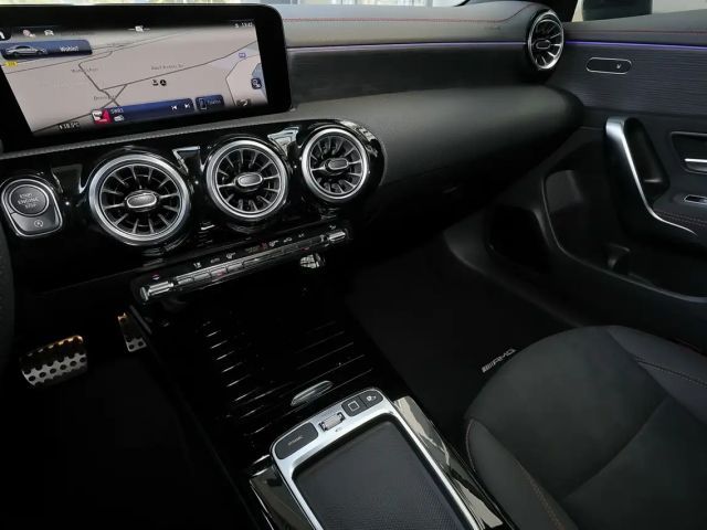 Mercedes-Benz CLA 200 AMG Line Coupé