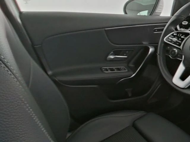 Mercedes-Benz A 180 Hatchback Luxury Line