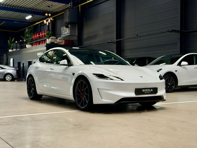 Tesla Model 3 Performance