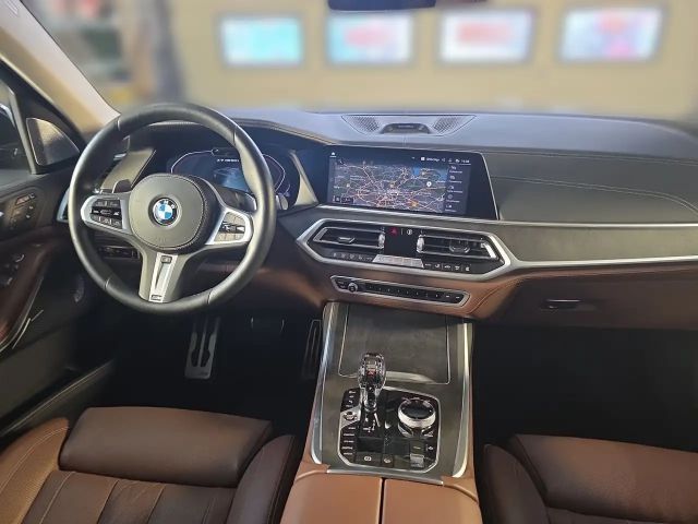BMW X7 M50i
