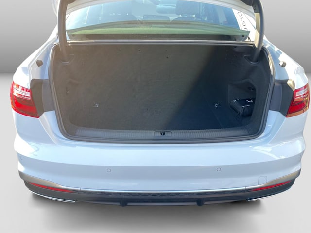 Audi A4 40 TFSI Quattro S-Line S-Tronic Sedan