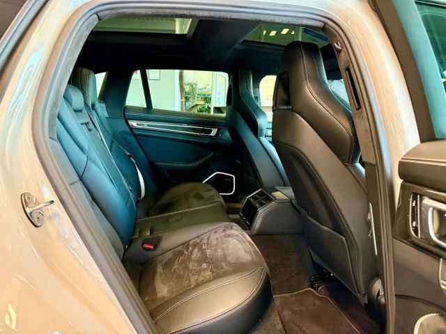 Porsche Panamera GTS Sport Turismo