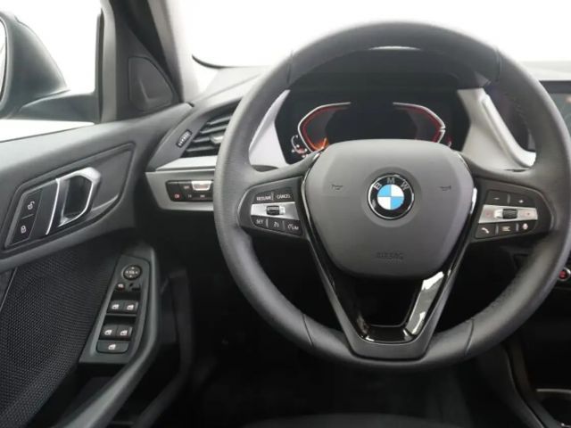 BMW 118 118i 5-deurs Advantage pakket Sedan