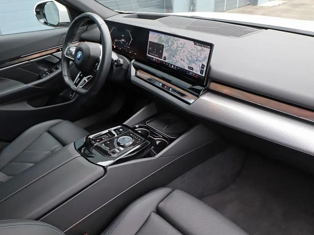 BMW i5 eDrive40