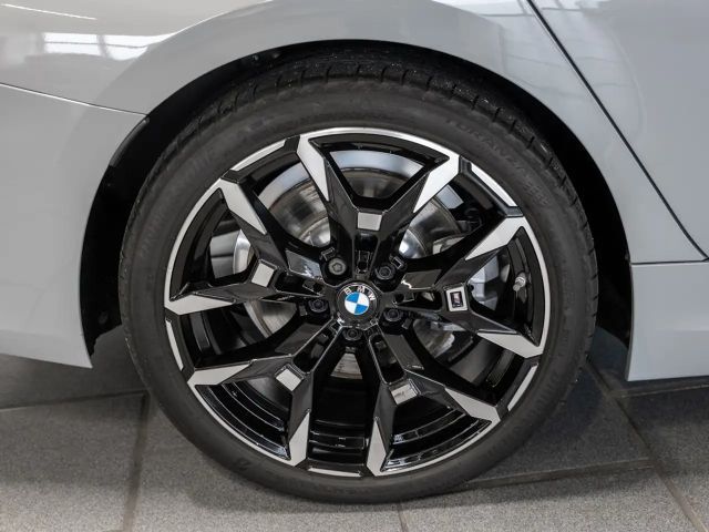 BMW 330 330d M-Sport Touring xDrive