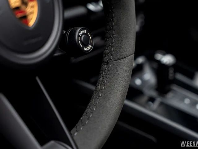 Porsche 992 Cabrio Carrera GTS