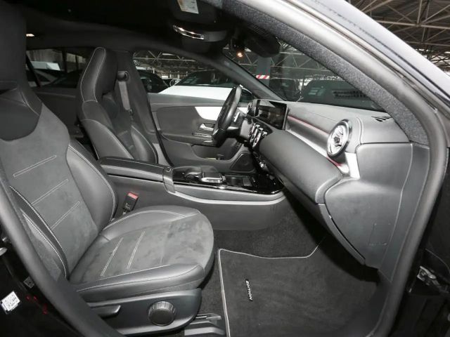 Mercedes-Benz CLA 180 AMG Line Shooting Brake