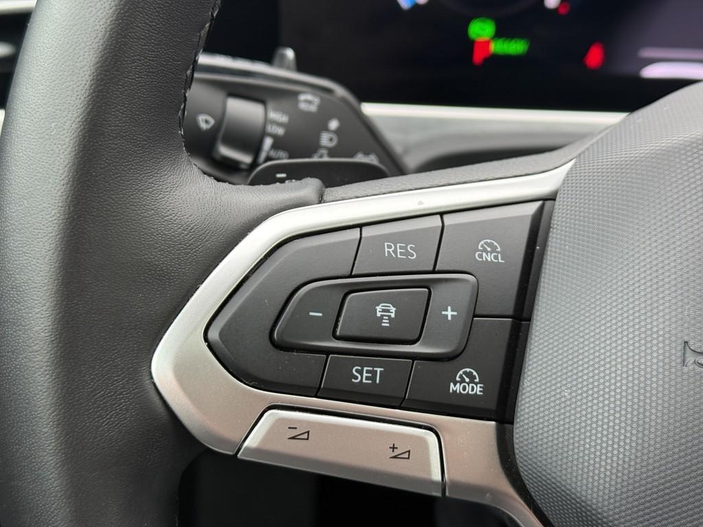 Volkswagen Passat 1.5 eTSI Business Variant