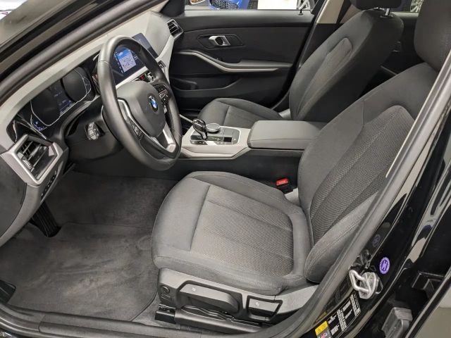 BMW 330 330e Sedan