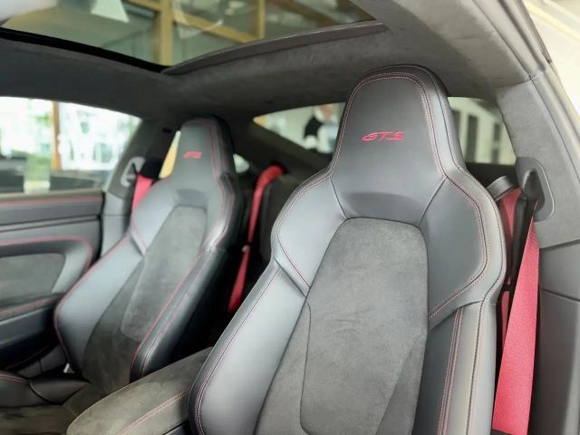 Porsche 992 Carrera Coupé GTS