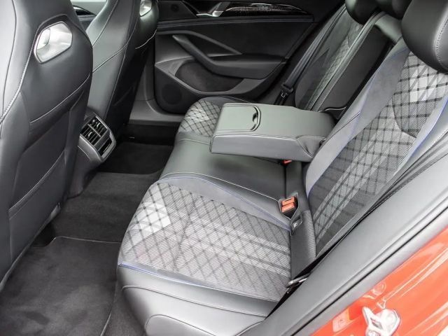 Volkswagen Passat DSG R-Line eHybrid