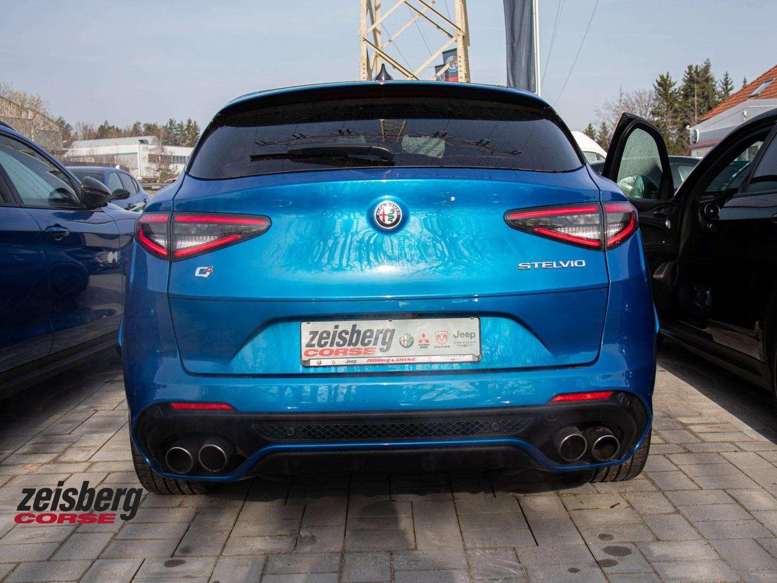 Alfa Romeo Stelvio AT8 Q4 Quadrifoglio Verde