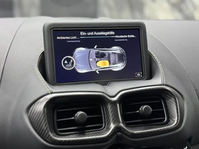 Aston Martin Vantage V8