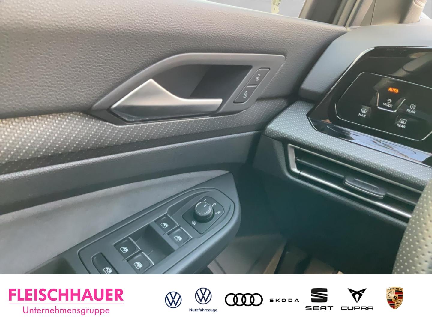 Volkswagen Golf 1.5 eTSI DSG Golf VIII R-Line