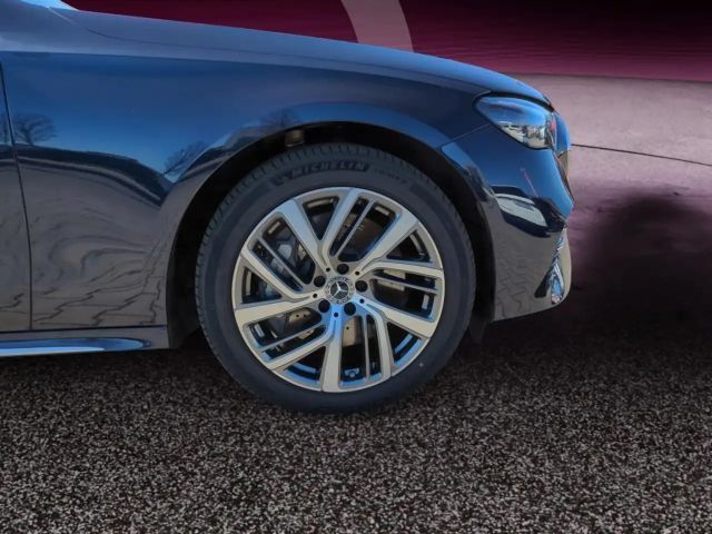 Mercedes-Benz E 300 EXCLUSIVE Sedan