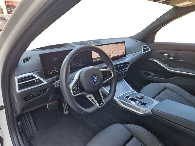 BMW 330 330e xDrive