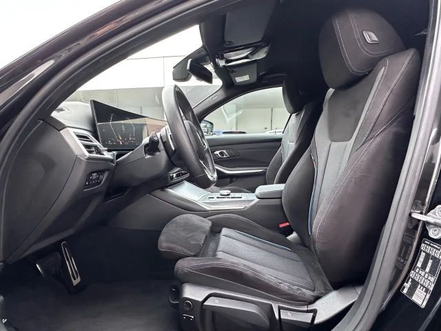 BMW 320 320i M-Sport Sedan