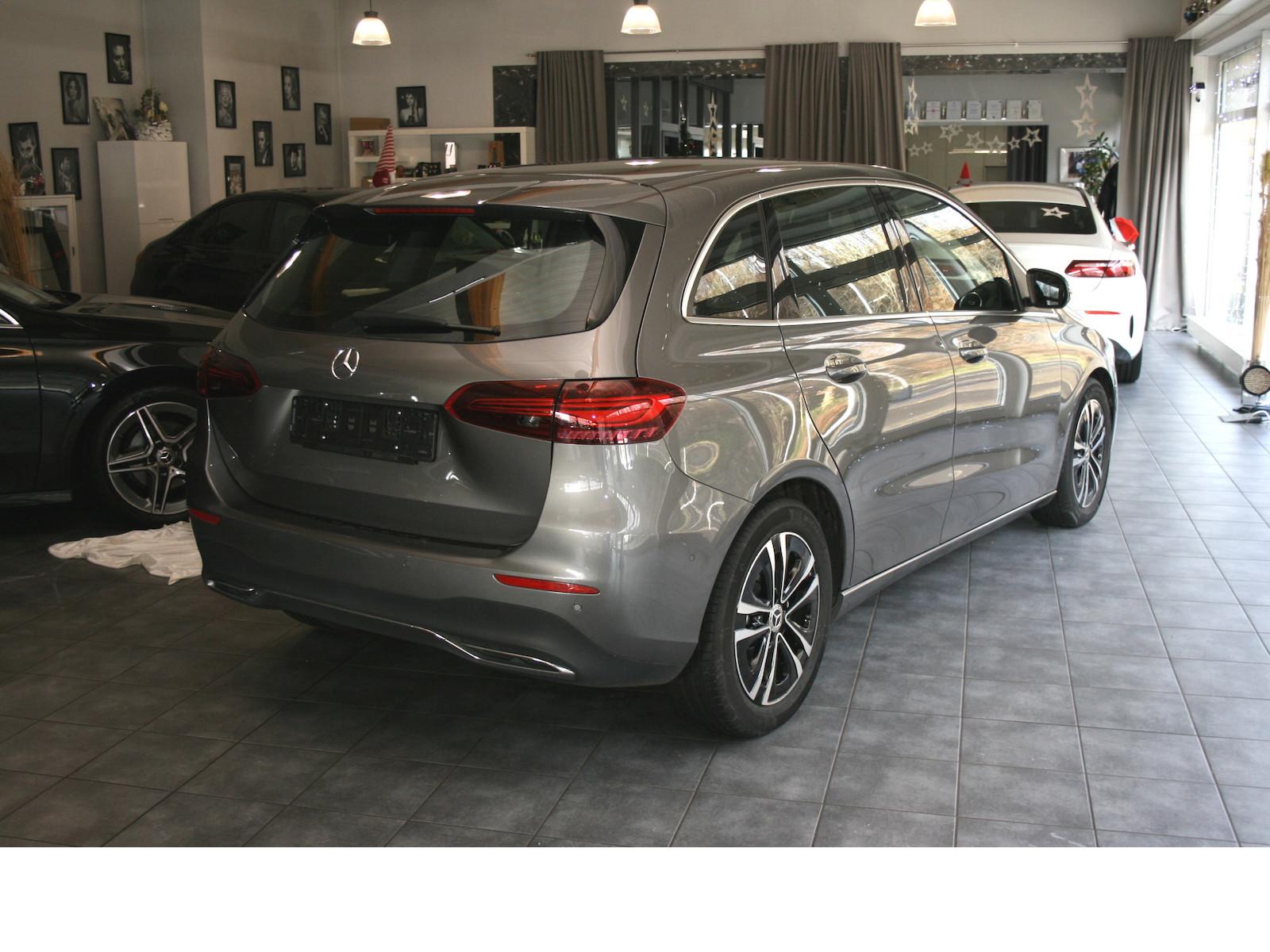 Mercedes-Benz B 180 Sedan