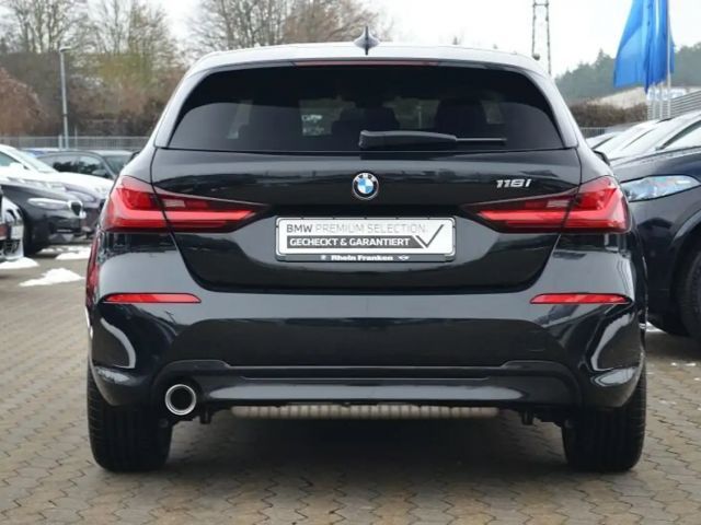 BMW 118 118i Sedan Sport Line