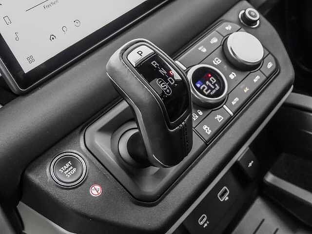 Land Rover Defender 110 Dynamic SE