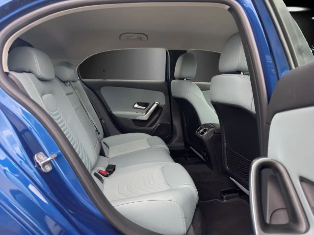 Mercedes-Benz A 180 A 180 d Progressive